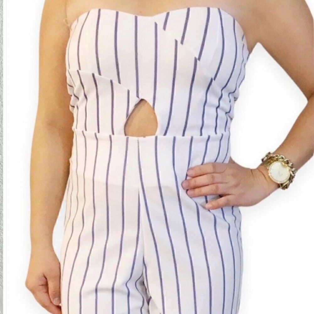 Rue21. Strapless Jumper. Size Medium. EUC